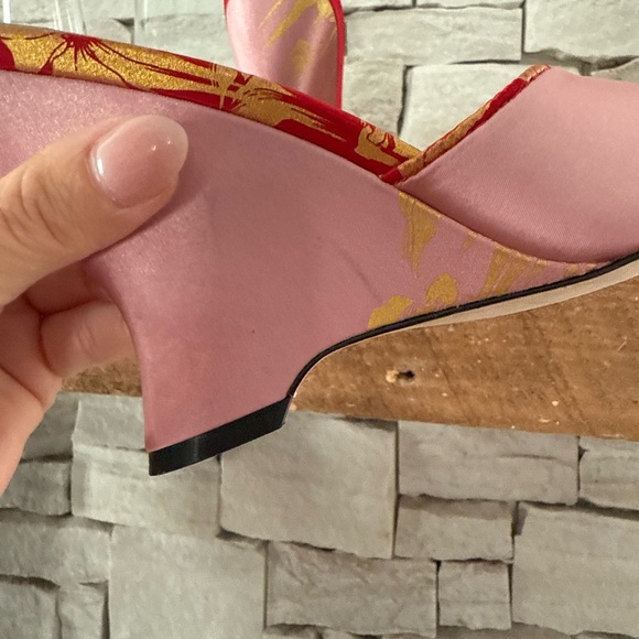 Cynthia Rowley Metallic Gold Foil Satin Wedge Sz: 7 - Picture 9 of 13